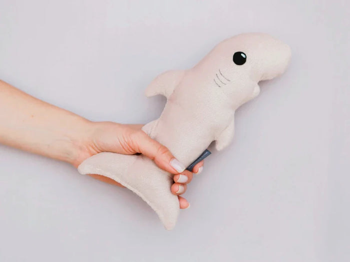 BABY SHARK Katzenspielzeug / interaktives Plüschtier / sanftes Rascheln