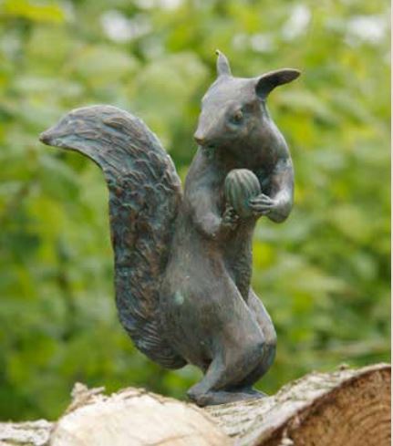 Bronzefigur Eichhörnchen