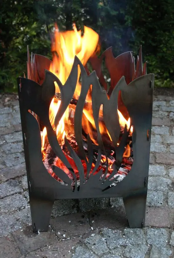 Feuerstelle mit Motiv Flamme Feuerstelle mit Motiv Flamme