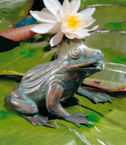 Bronzefigur Wasserspeiend Frosch