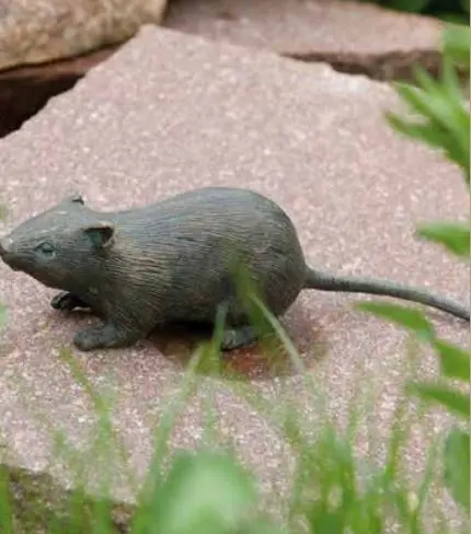 Bronzefigur Feldmaus Bronzefigur Feldmaus