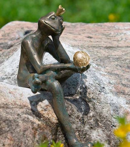Bronzefigur Wasserpeier Froschkönig Borris