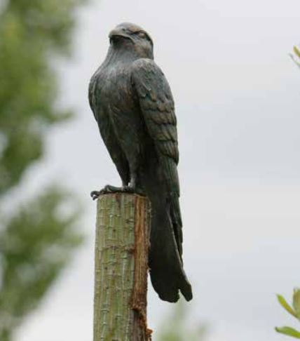 Bronzefigur Turmfalke