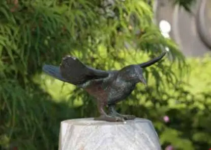 Bronzefigur Nachtigall Bronzefigur Nachtigall