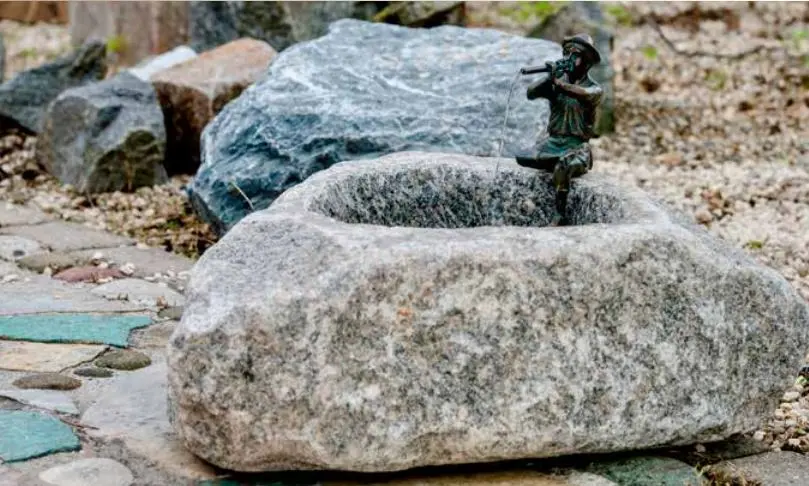 Wasserbecken Granit Trog klein Flötenspieler Finn